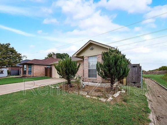 3rd image of 838 Ponselle Dr