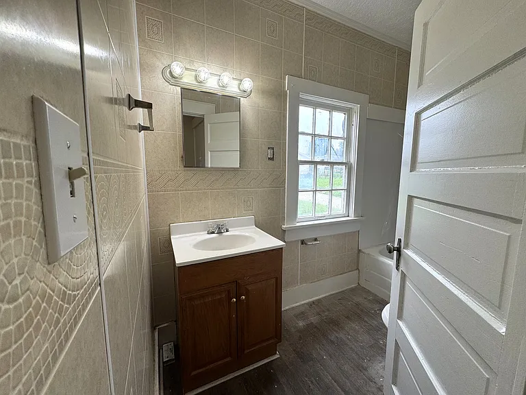 911 Camden Ave SW #2 — Photo 6
