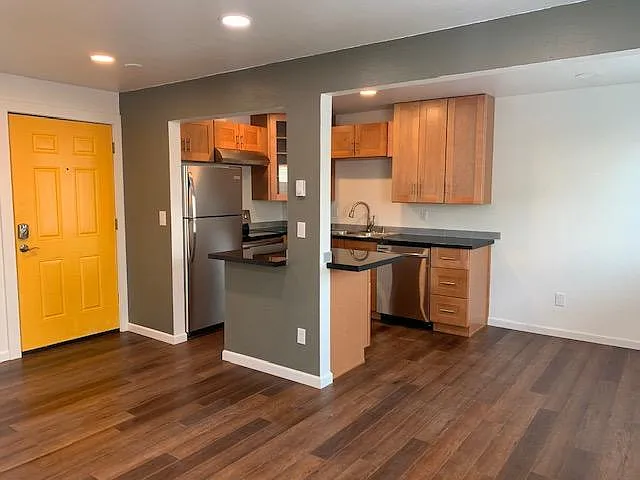 14314 32nd Ave NE — Photo 2