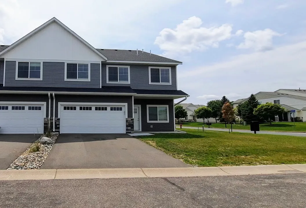 3 bed, 2.5 bath, 1711 sqft, $2,345 — Photo 1