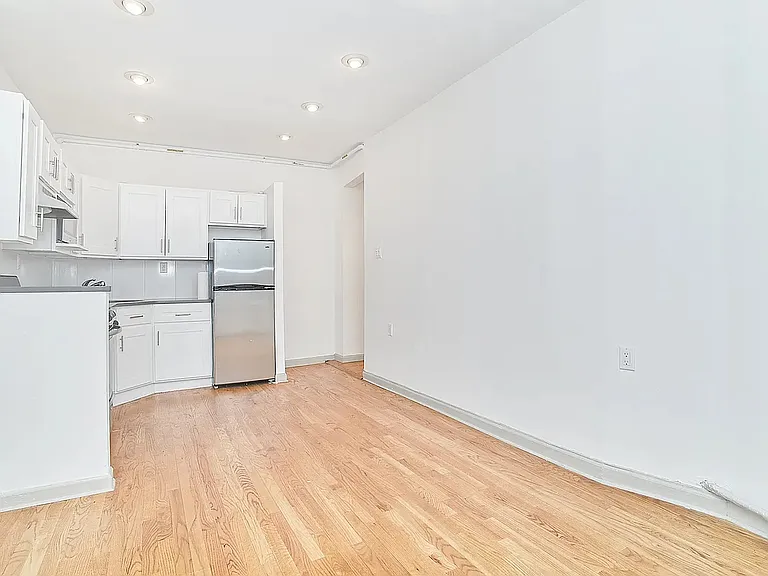 152 E 22nd St #3C — Photo 6