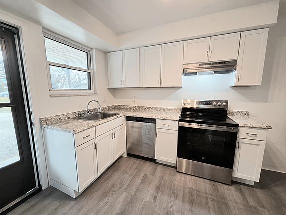 5th image of 305 Academy St