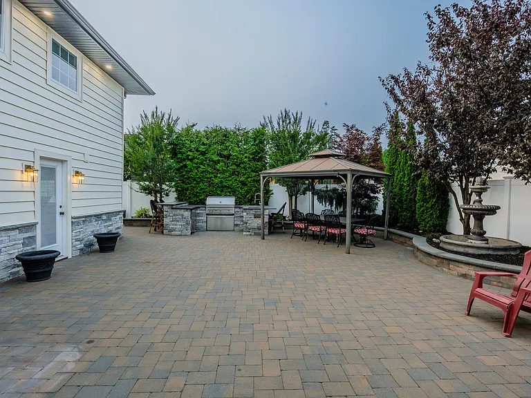 269 Illinois Ave — Photo 42