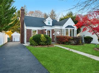 61 Harris Avenue, Hewlett, NY 11557