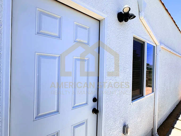 1101 W Oak Ave #A — Photo 1