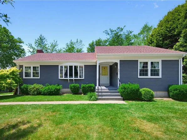 34 Foxhill Ave, Bristol, RI 02809