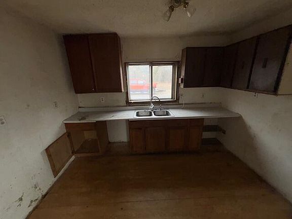 3rd image of 1265 Washington St