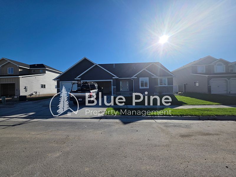 1st image of 4589 Blackstone Dr