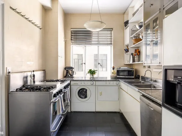 211 Central Park West image 6 of 12