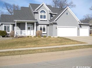 4426 S Oakwood Hills Pkwy, Eau Claire, WI 54701