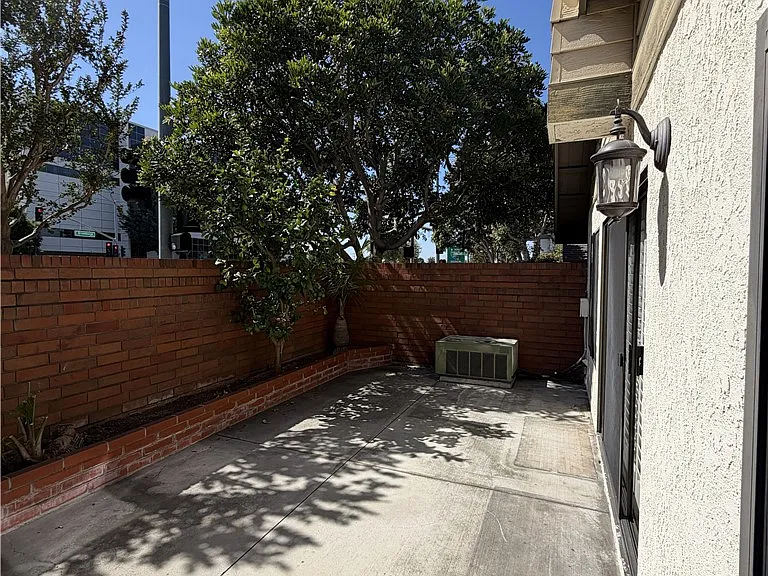18153 Rustic Ct — Photo 32