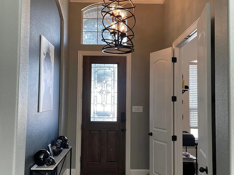 201 Carrington Ln — Photo 4