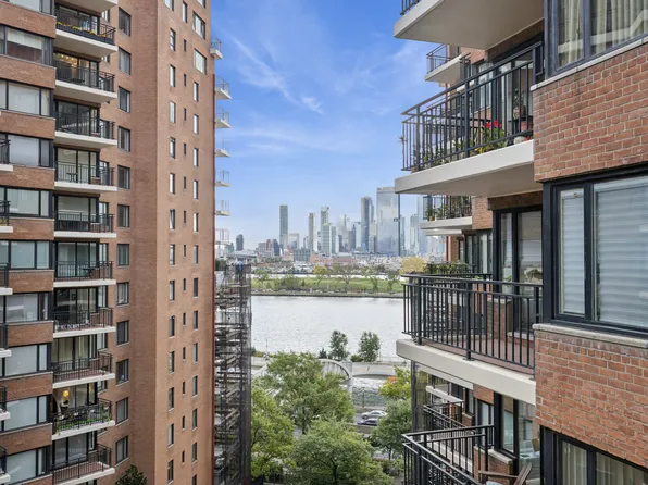 60 Sutton Place South image 6 of 20