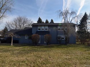 1571 Crooks Rd, Rochester Hills, MI 48309