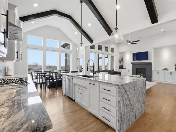 16657 S Tomashaw St, Olathe, KS 66062