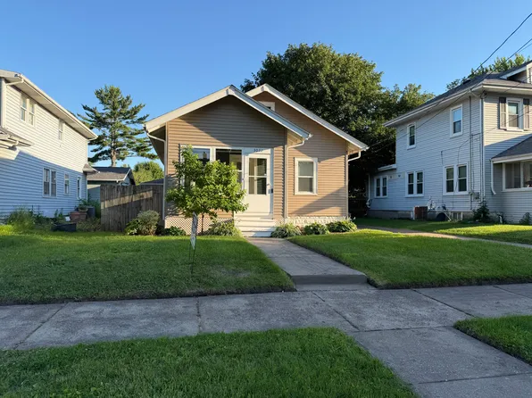 3022 22nd Ave, Rock Island, IL 61201