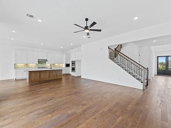 Brenham A family room