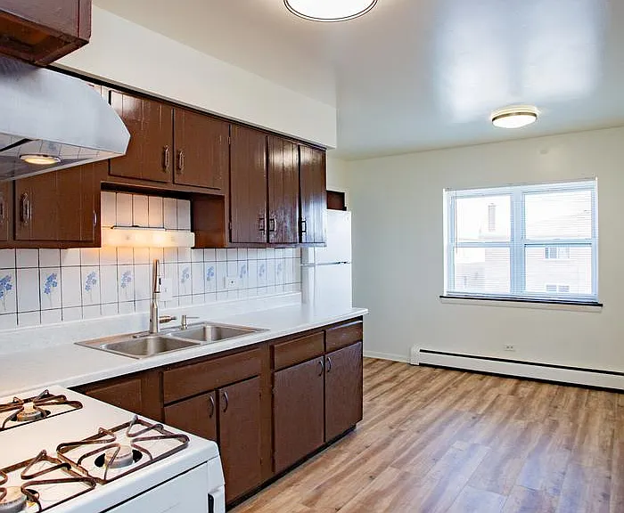 10483 Touhy Ave #2W — Photo 3