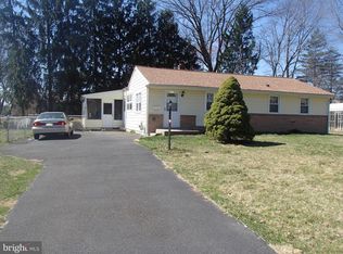 582 Leopard Ln, Warminster, PA 18974