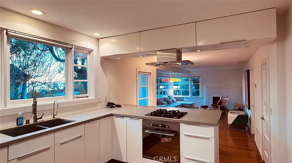 2 bed, 1092 sqft, $6,750 — Photo 2