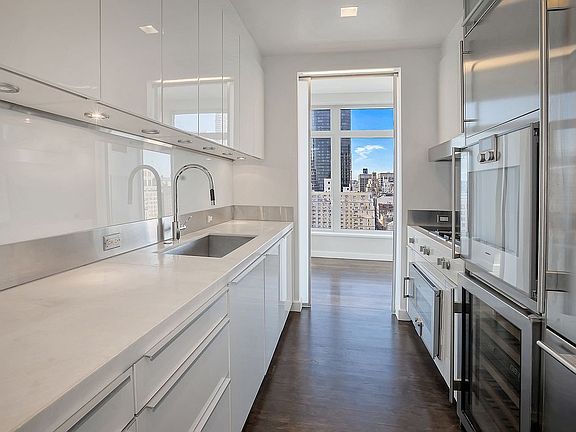 4th image of 400 E 67th St APT 18A