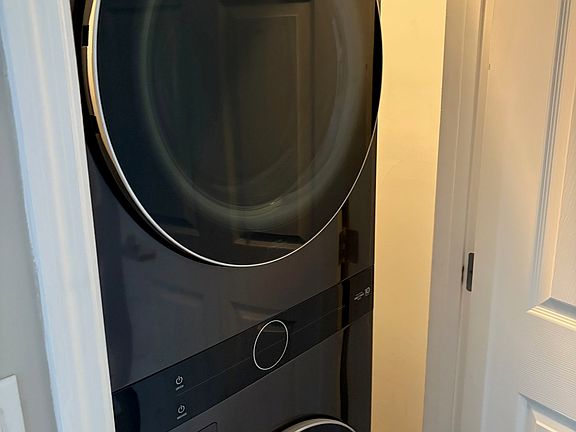 3rd image of 701 Richwood Ave #404