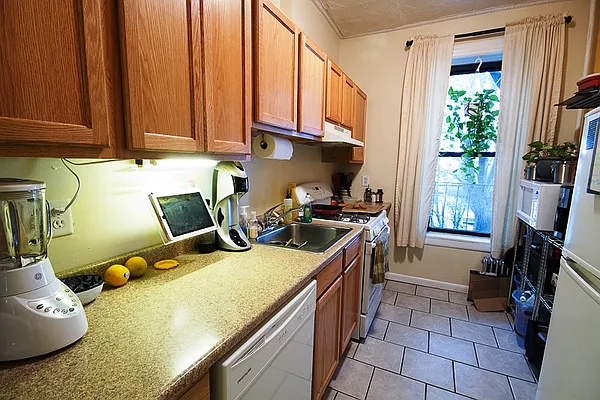 Rented by Twyford Real Estate | media 36