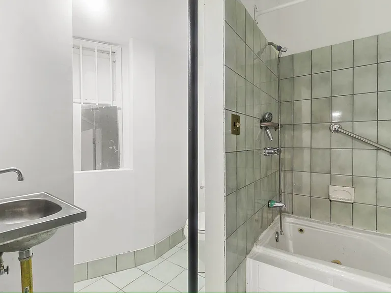 154 W 27th St #6 — Photo 12