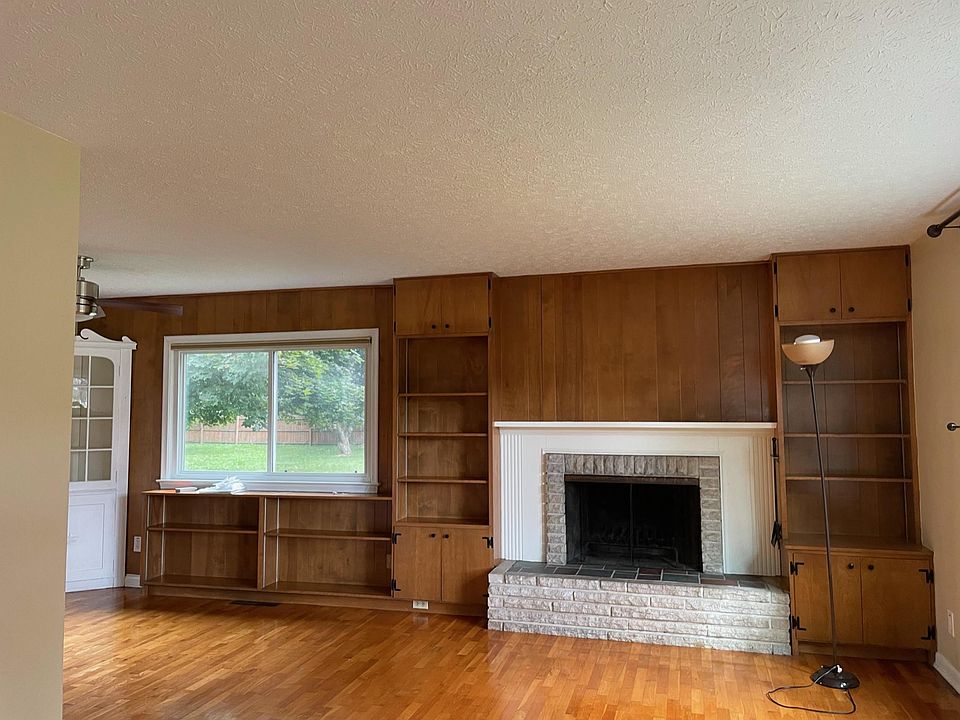 1st image of 2798 Roseland Ave