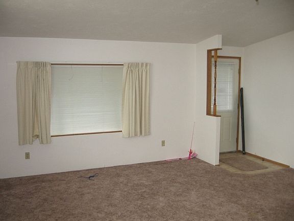 5th image of 105 Desert Aire Dr N