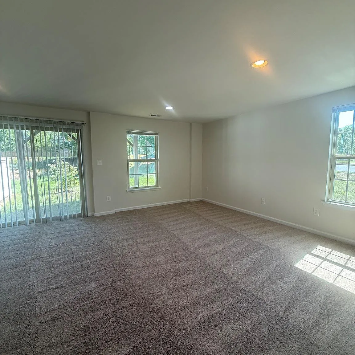 3 bed, 2.5 bath, 1440 sqft, $2,450 — Photo 3