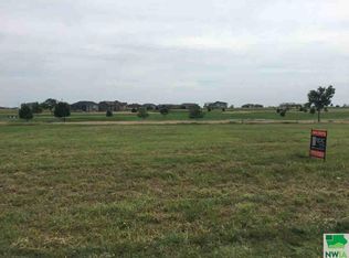 2124 Riviera Rd, Sioux Center, IA 51250