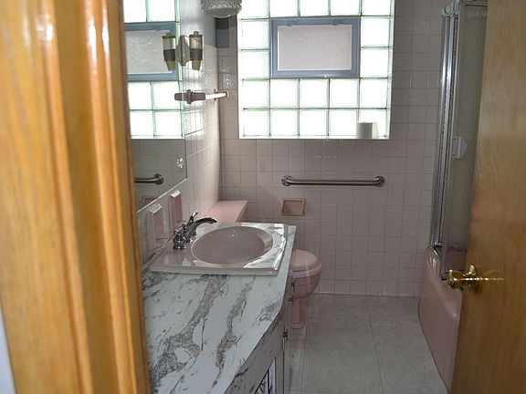 4th image of 5321 S Melvina Ave #1
