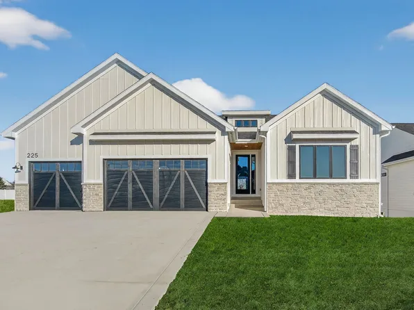 225 NW Woodmoor Dr, Waukee, IA 50263