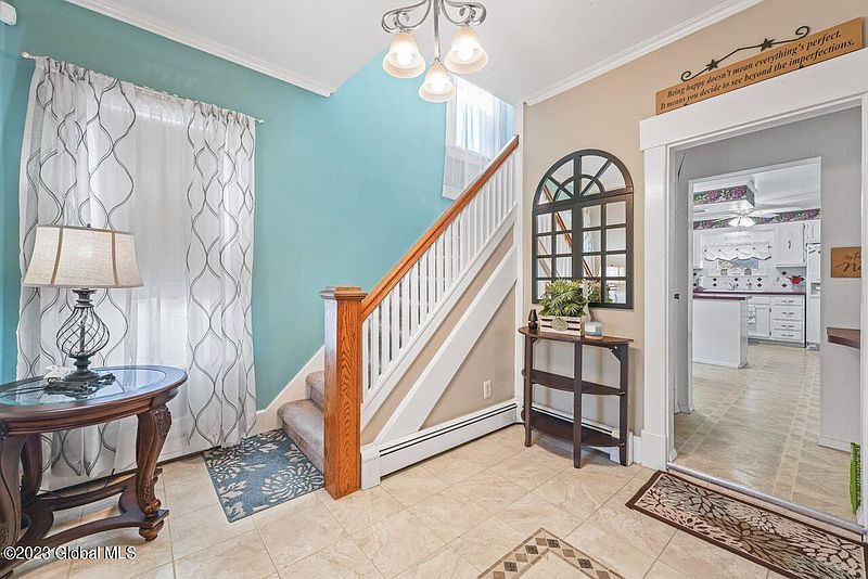 4th image of 218 E Fulton Street