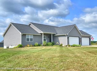 8141 Royal Gala Rd, Saint Johns, MI 48879