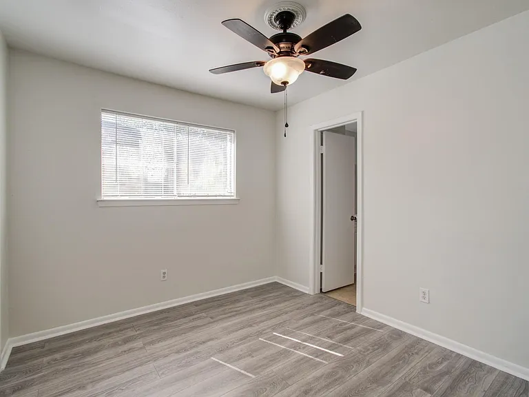 15611 La Casa Ln — Photo 29