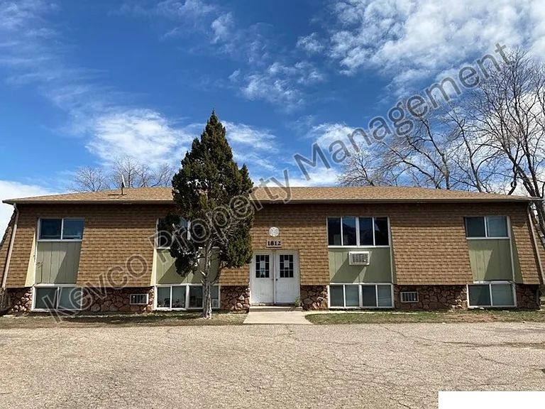1812 Pecan St — Photo 1