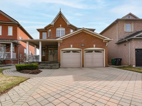 1382 Avon Dr, Mississauga, ON L5N 7Z3