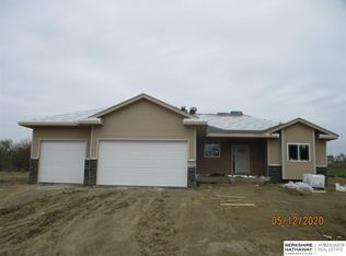 5106 Heartland Dr, Bellevue, NE 68123