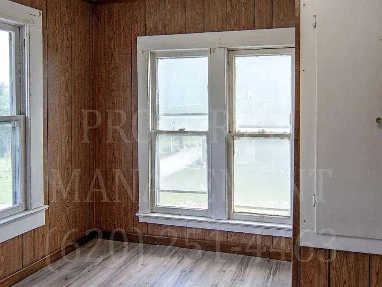 929 E Myrtle St — Photo 23