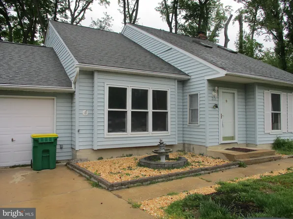 37 Thomas Jefferson Blvd, Newark, DE 19702