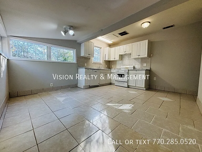 302 Mandeville Ave — Photo 6
