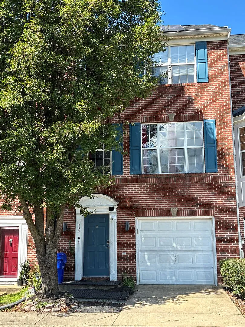 Great Townhouse in White Plains — Photo 2
