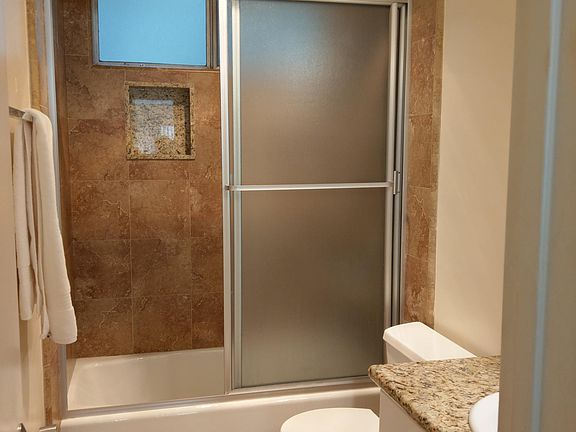 Upstairs full bath