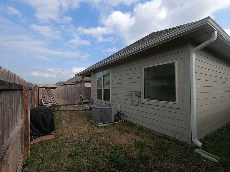 835 Mineral Wells Ln — Photo 25