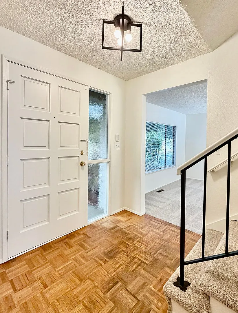 4 Bed / 2.5 Bath Finn Hill home in Kirkland $3,695/month — Photo 2