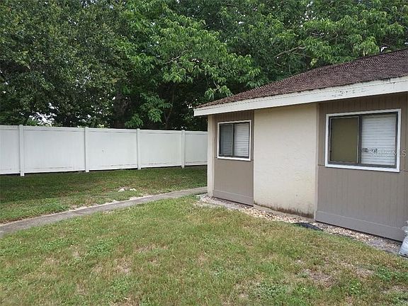 3rd image of 8016 Peach Dr #100