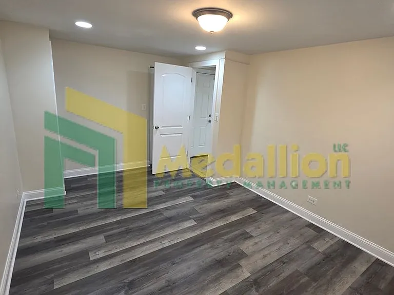 7154 S Francisco Ave — Photo 5
