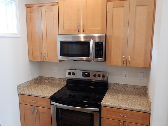 Natural Maple Cabinetry w/ Soft Close Hardware